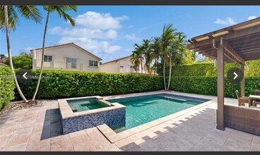 10942 NW 59th St in Doral, FL - Building Photo - Building Photo