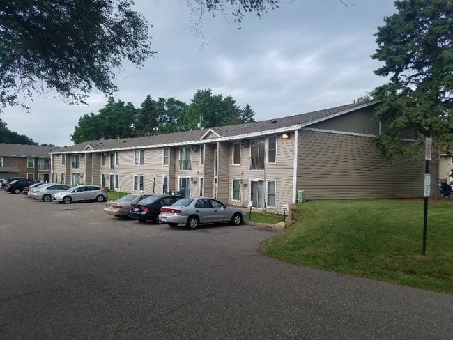 930 6th St S in Hopkins, MN - Building Photo - Building Photo