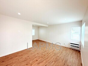 2304 N Frederic St in Burbank, CA - Building Photo - Building Photo