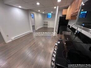 51 Park Dr, Unit D in Boston, MA - Building Photo - Building Photo