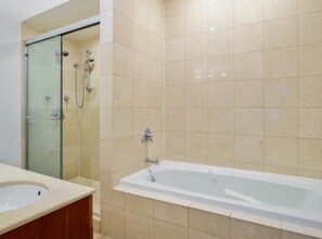 2442 N Southport Ave, Unit 2N in Chicago, IL - Building Photo - Building Photo
