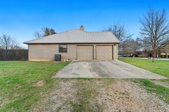 104 Kalalea Ln in Bastrop, TX - Building Photo - Building Photo