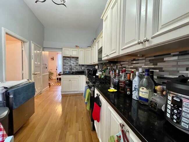 686 Parker St, Unit 2 in Boston, MA - Building Photo - Building Photo