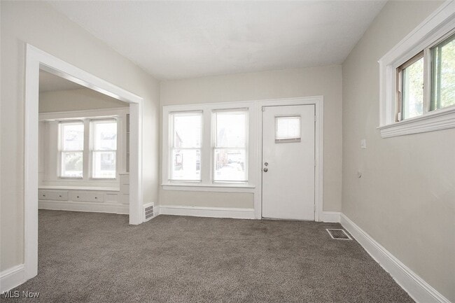 13621 Cranwood Dr in Garfield Heights, OH - Building Photo - Building Photo