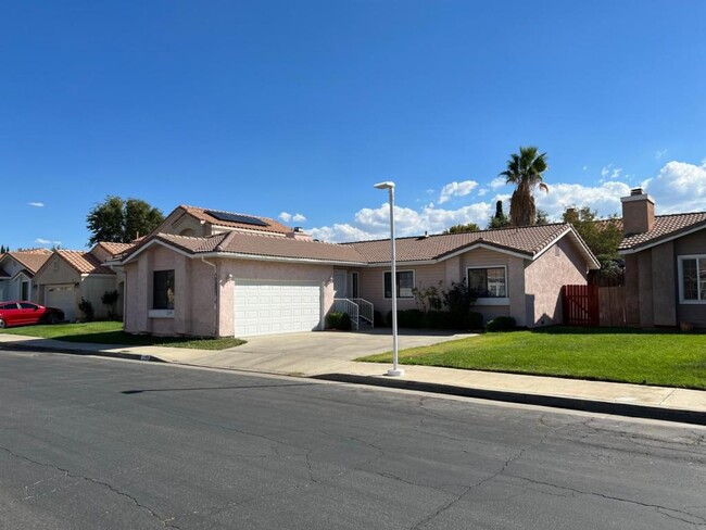 2258 Gregory Ave in Palmdale, CA - Building Photo - Building Photo