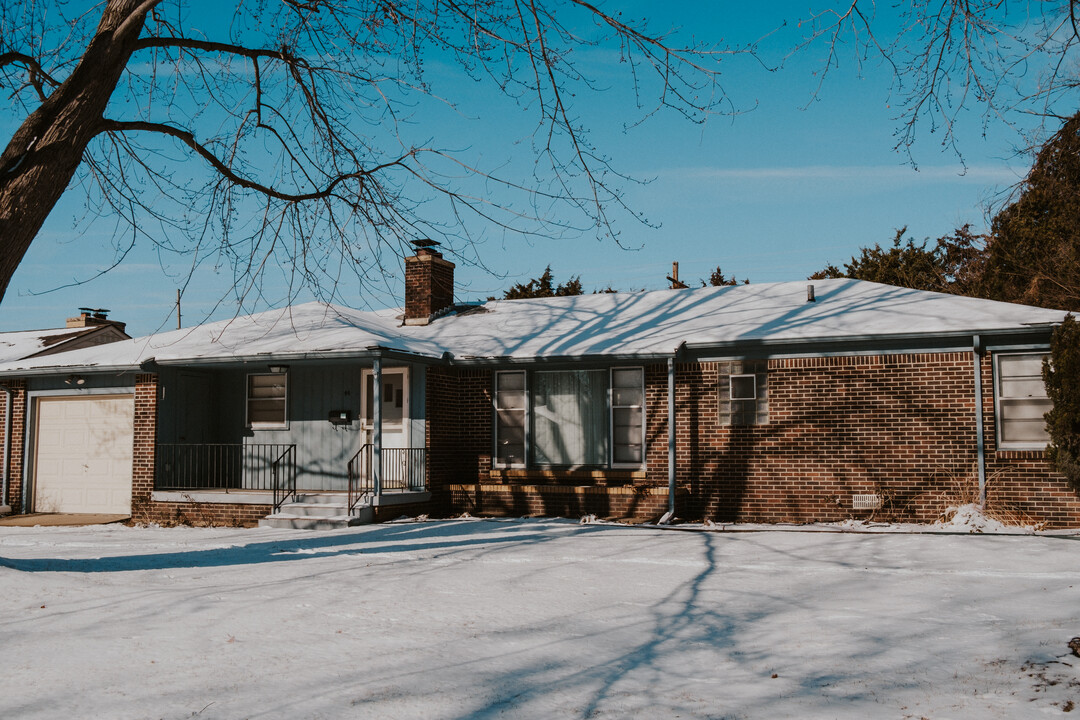 48 29th Pkwy in Hutchinson, KS - Building Photo