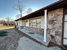 1704 Brentwood Dr in Mountain Home, AR - Building Photo