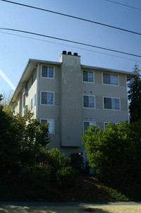 Marinan Manor Apartments in Seattle, WA - Building Photo - Building Photo