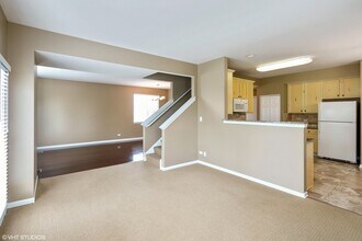 323 Norwell Ln in Round Lake, IL - Building Photo - Building Photo