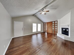 20113 Burle Oak Dr in Humble, TX - Foto de edificio - Building Photo