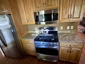 4933 Crestview Rd in Mound, MN - Foto de edificio - Building Photo