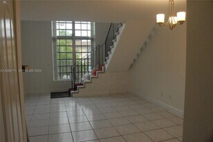 10907 N Kendall Dr in Miami, FL - Building Photo