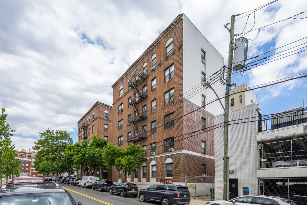 33 Central Ave in Staten Island, NY - Building Photo