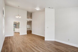 14 Sea Anchor Ct in Sacramento, CA - Building Photo - Building Photo