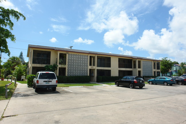 Bent Palm Apartments in Lake Worth, FL - Building Photo - Building Photo