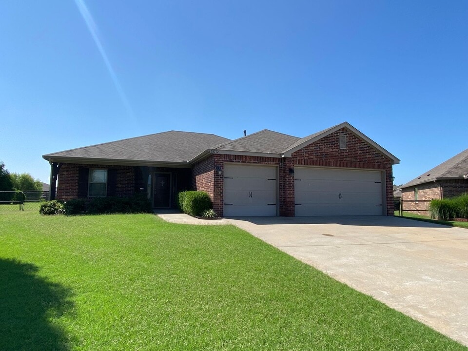 26772 E 142nd Pl S in Coweta, OK - Building Photo