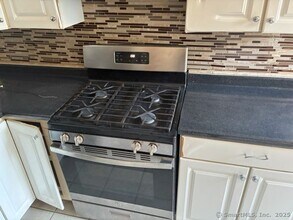 88 Thompson St in New Haven, CT - Building Photo - Building Photo