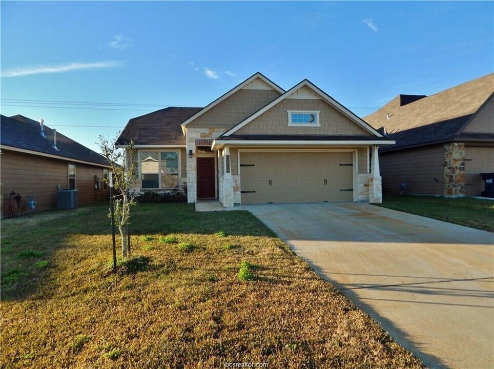 2824 Silver Oak Dr in College Station, TX - Building Photo