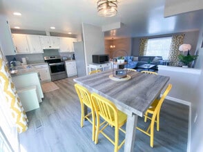 11423-11425 5 Cedars Rd in Charlotte, NC - Building Photo - Building Photo