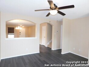 10386 Oakwood Crest in San Antonio, TX - Building Photo - Building Photo