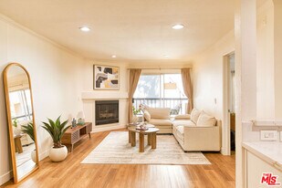 5510 Owensmouth Ave in Los Angeles, CA - Building Photo