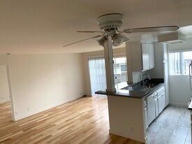 11825 Courtleigh Dr in Los Angeles, CA - Building Photo