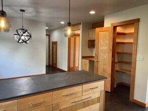 1273 S Halsey Dr in Coupeville, WA - Building Photo - Building Photo