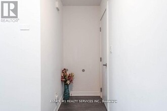 7 Falaise Rd in Toronto, ON - Building Photo - Building Photo