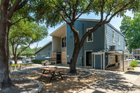 Ventana Ridge Apartments in Dallas, TX - Foto de edificio - Building Photo