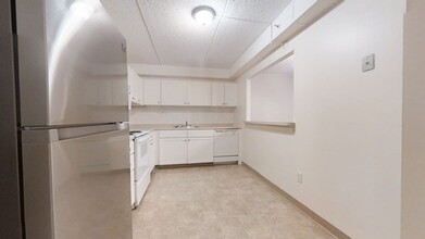 32 Whites Ave in Watertown, MA - Building Photo - Building Photo