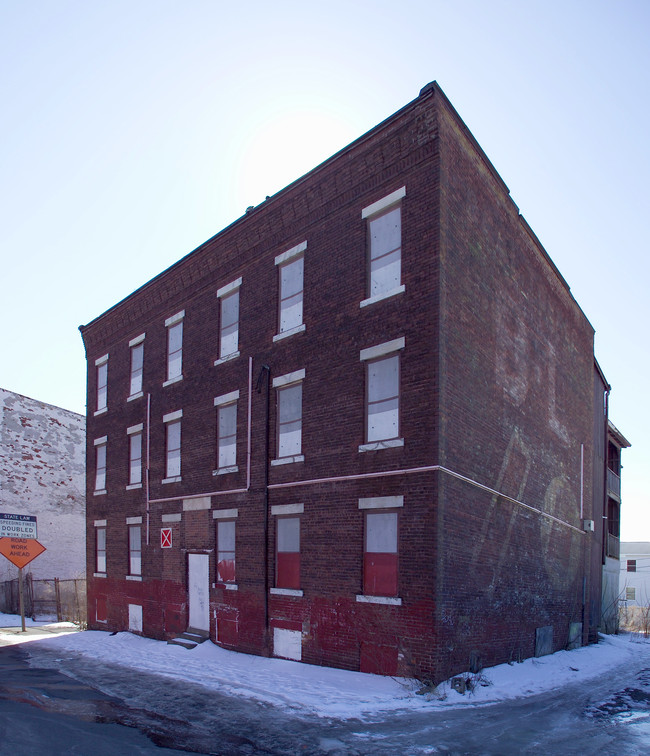 20 Worcester Pl in Holyoke, MA - Foto de edificio - Building Photo