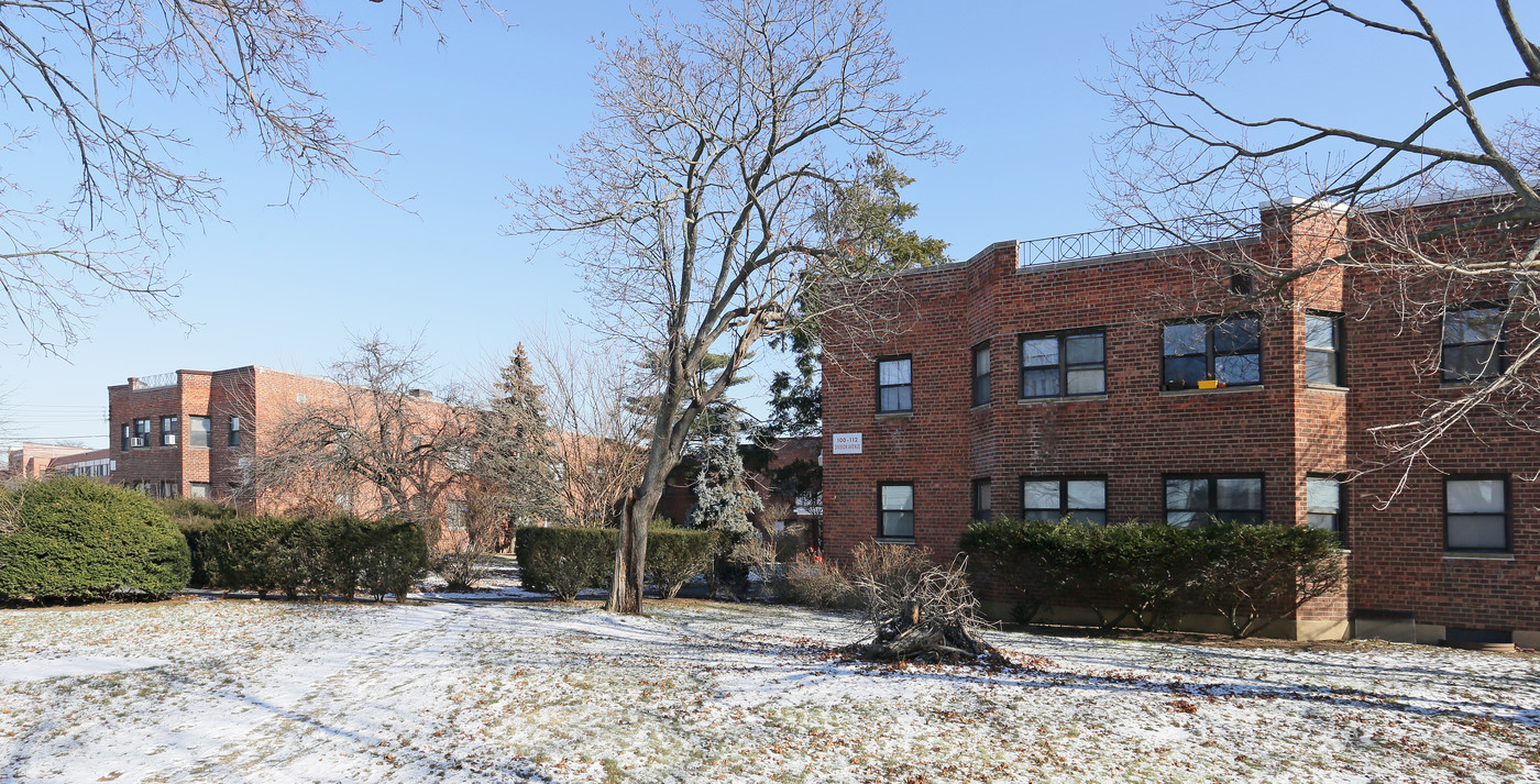 Levittown Gardens in Levittown, NY - Building Photo