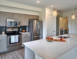 The Hadley in Mercer Island, WA - Building Photo