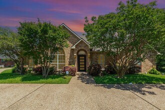 6705 McCallum Blvd in Dallas, TX - Foto de edificio - Building Photo