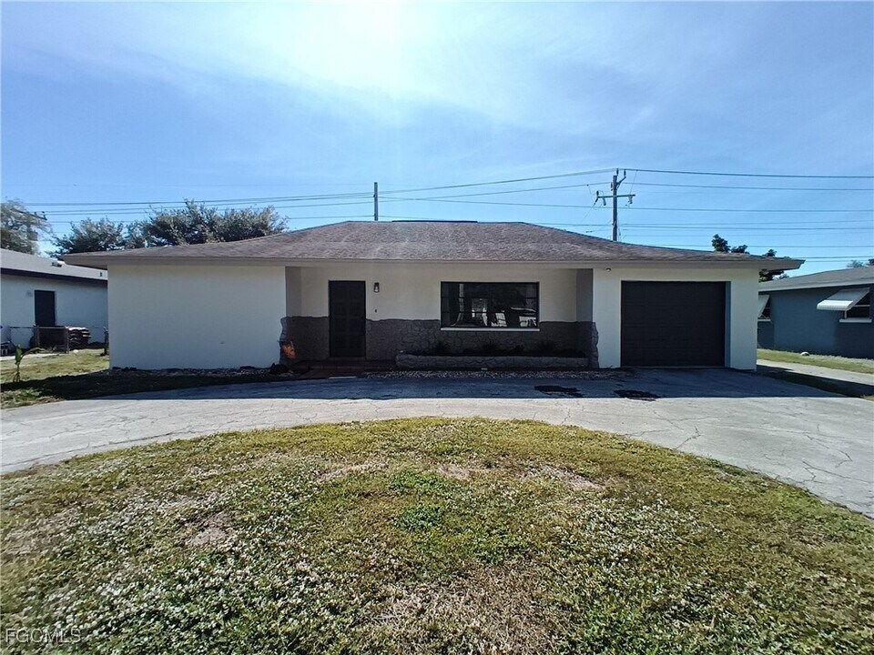 1848 Winkler Ave in Ft. Myers, FL - Building Photo