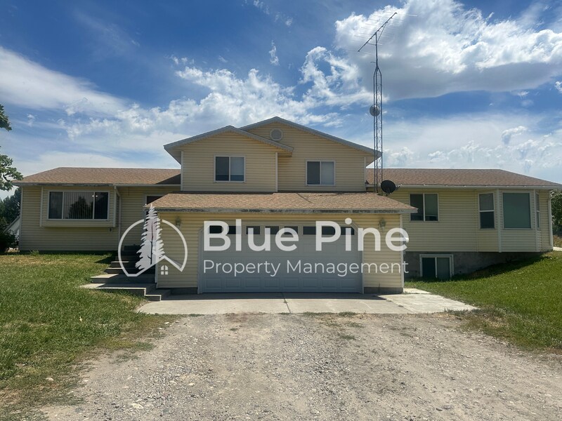 1077 E 1300 N in Shelley, ID - Foto de edificio