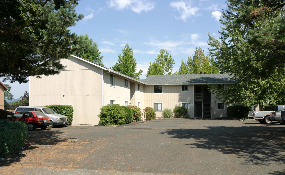 12180 SW Calico Ct in Beaverton, OR - Building Photo