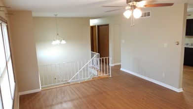 201 Magnolia Dr in Crown Point, IN - Building Photo - Building Photo