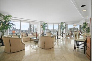 19355 Turnberry Way in Miami, FL - Building Photo