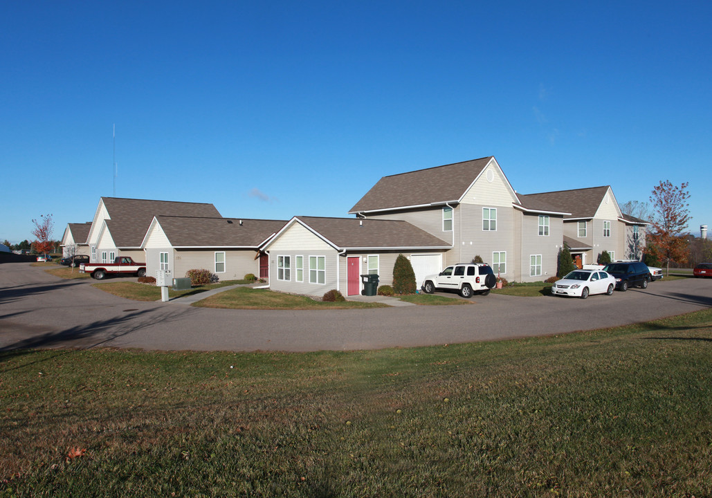 Trillium Green in Ellsworth, WI - Foto de edificio