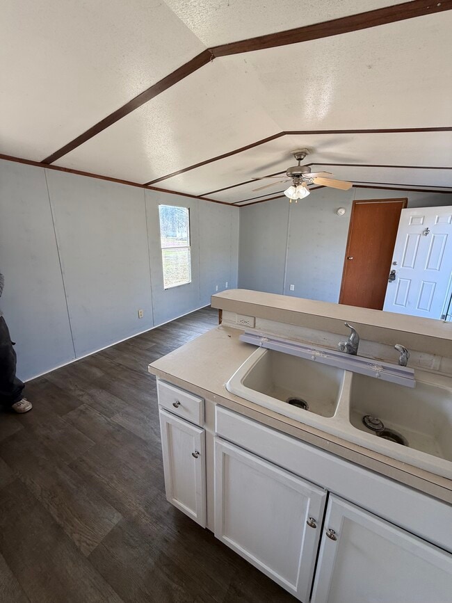 8733 School St in Rocky Mount, NC - Foto de edificio - Building Photo