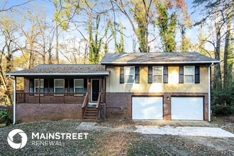 1244 Mohican Trail in Stone Mountain, GA - Foto de edificio - Building Photo