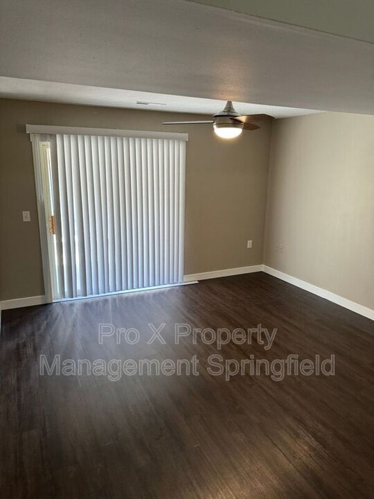 2121 Southfork Dr in Ozark, MO - Building Photo