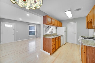 235 Harvest Ct in Vernon Hills, IL - Foto de edificio - Building Photo