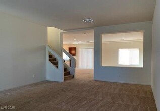 10111 Cascadia Creek St in Las Vegas, NV - Building Photo - Building Photo
