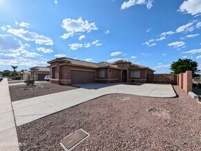 1530 E Branham Ln in Phoenix, AZ - Foto de edificio - Building Photo