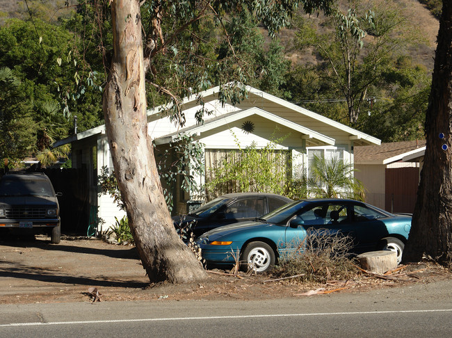 8732 Ventura Ave in Ventura, CA - Building Photo - Building Photo