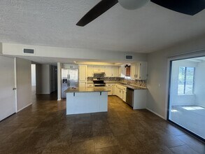 935 Country Club Dr in Kingman, AZ - Building Photo - Building Photo