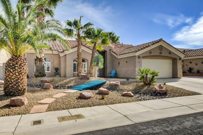 8041 Edward Baher Ave in Las Vegas, NV - Building Photo - Building Photo