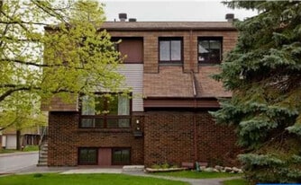 7D Woodvale Green in Nepean, ON - Building Photo